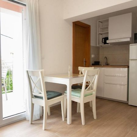 Charming Apartments Duce 오미스 외부 사진