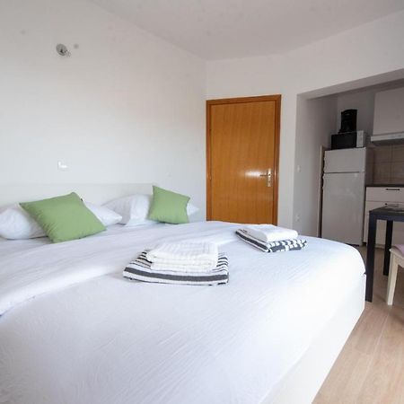 Charming Apartments Duce 오미스 외부 사진