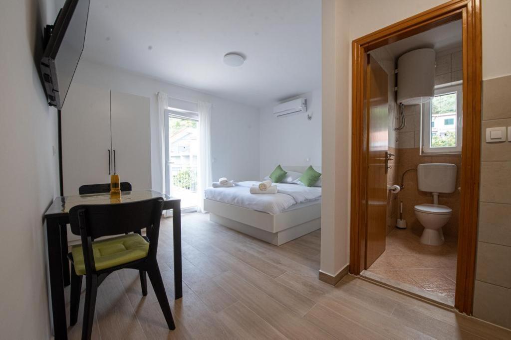 Charming Apartments Duce 오미스 외부 사진