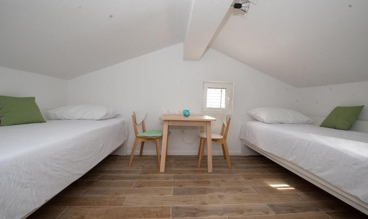 Charming Apartments Duce 오미스 외부 사진