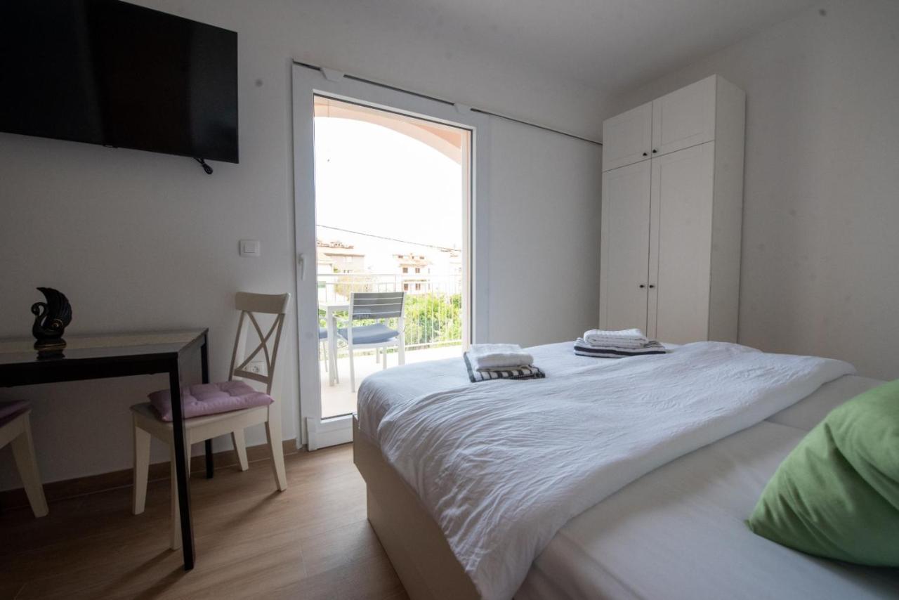 Charming Apartments Duce 오미스 외부 사진