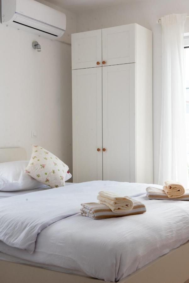 Charming Apartments Duce 오미스 외부 사진