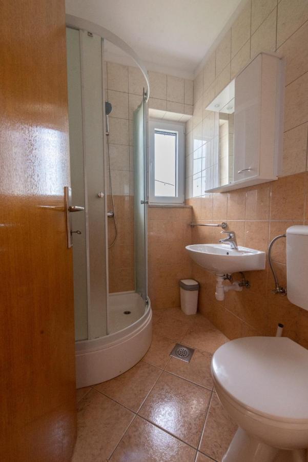 Charming Apartments Duce 오미스 외부 사진